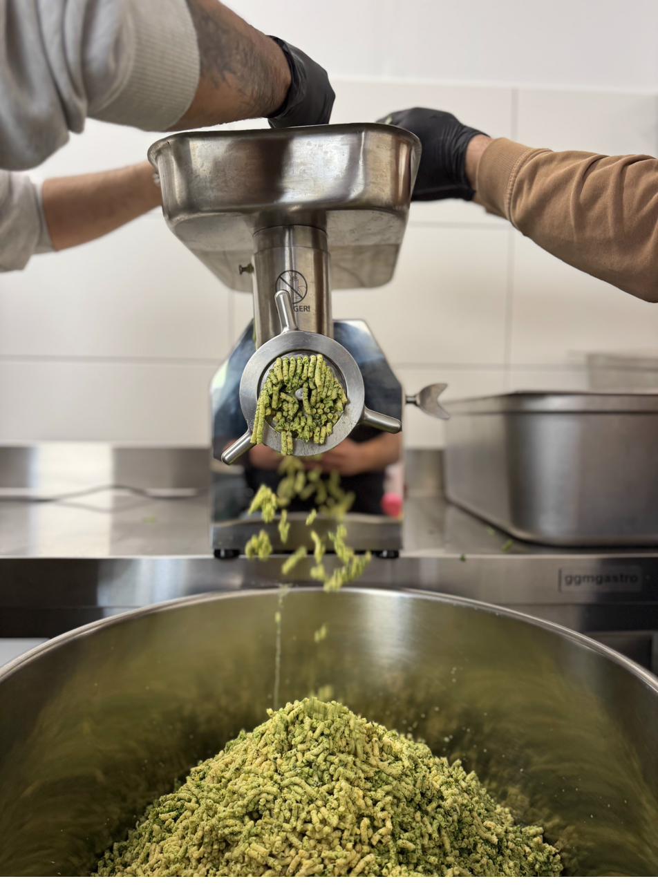 Wallafel-Produktion im Allgäu — handgemacht, frisch, ohne Kompromisse